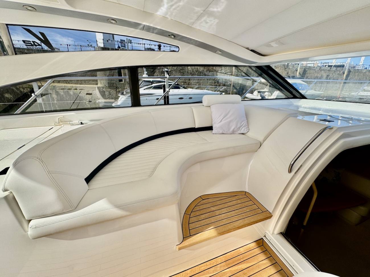 2011 Princess V42 image 40