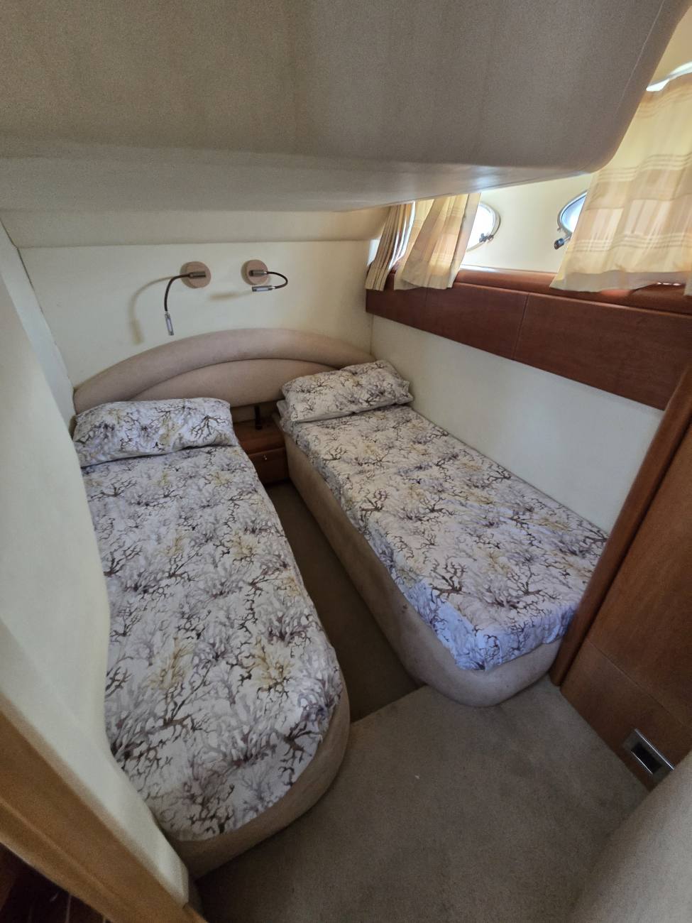 1999 Princess V55 image 13