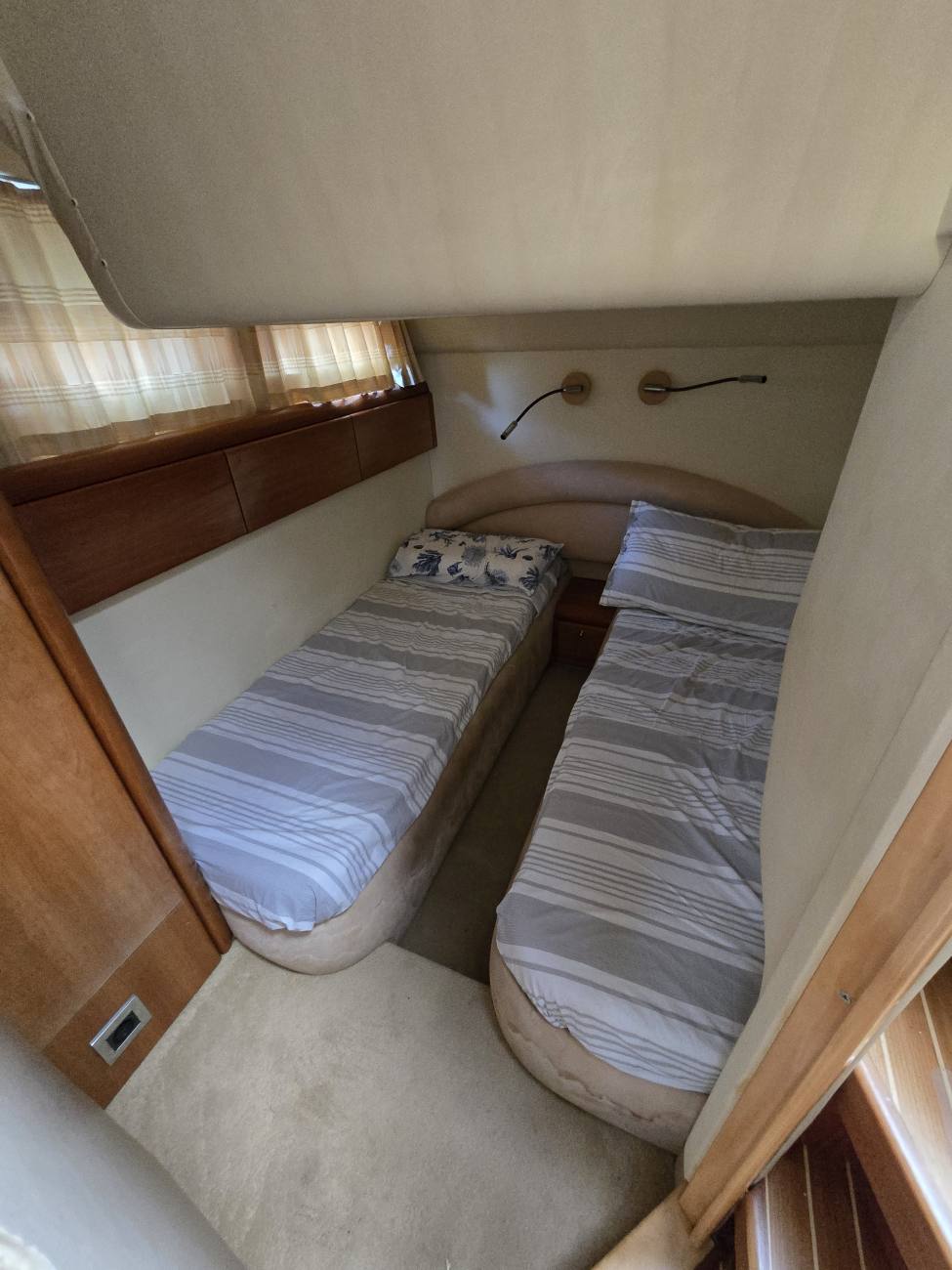 1999 Princess V55 image 3