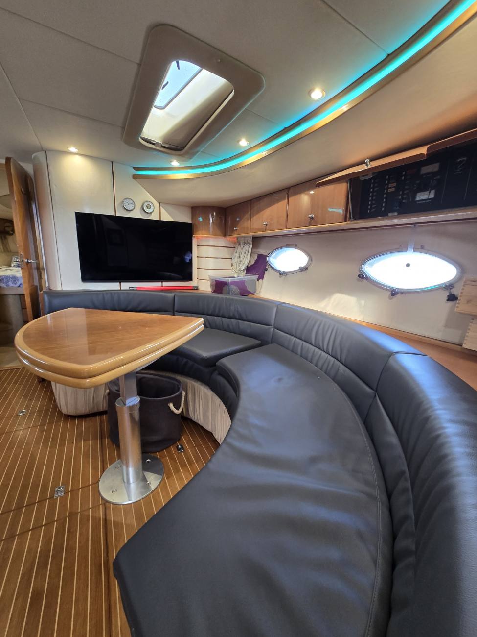 1999 Princess V55 image 6