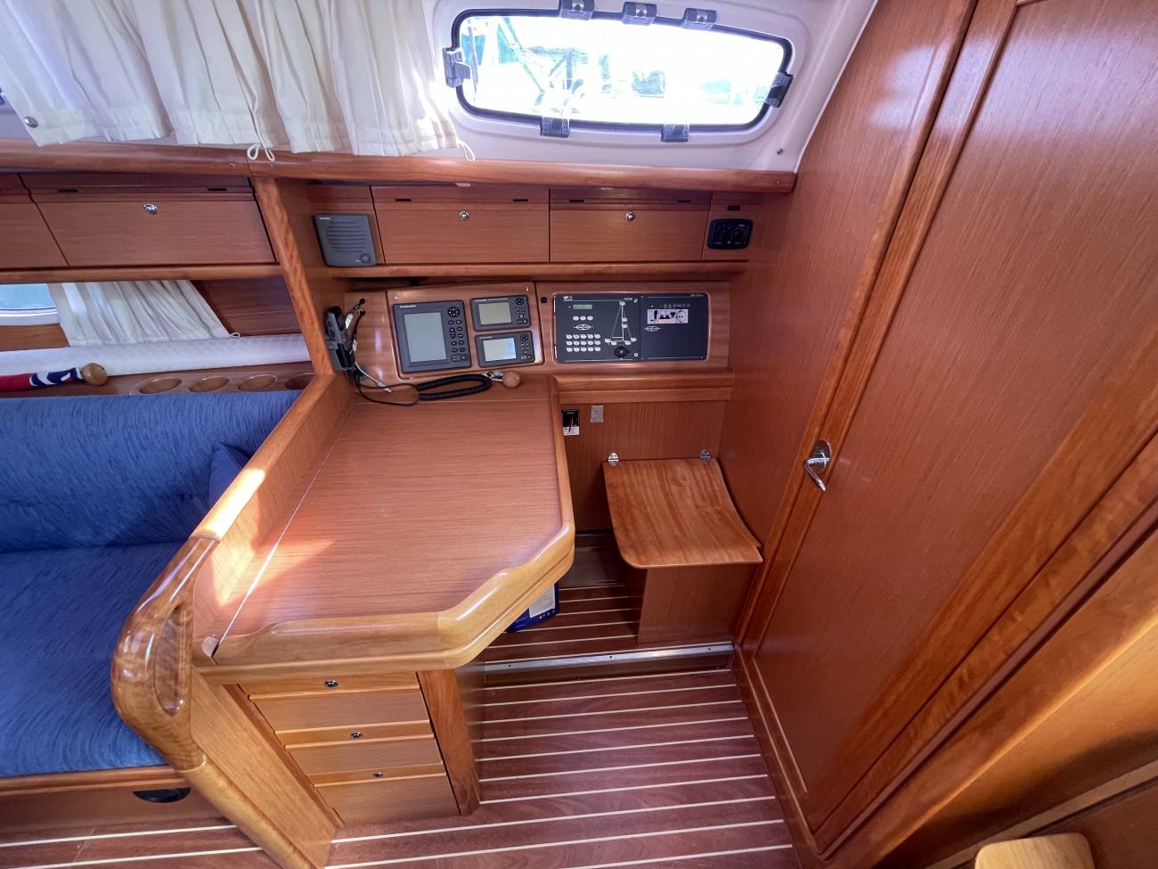 2010 Bavaria 34 Cruiser image 33