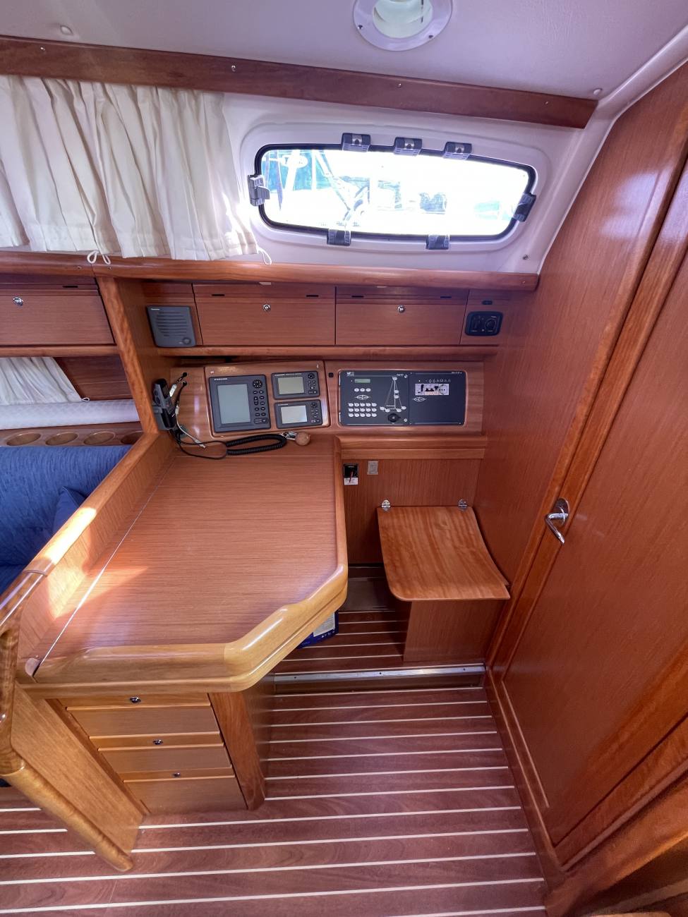 2010 Bavaria 34 Cruiser image 34