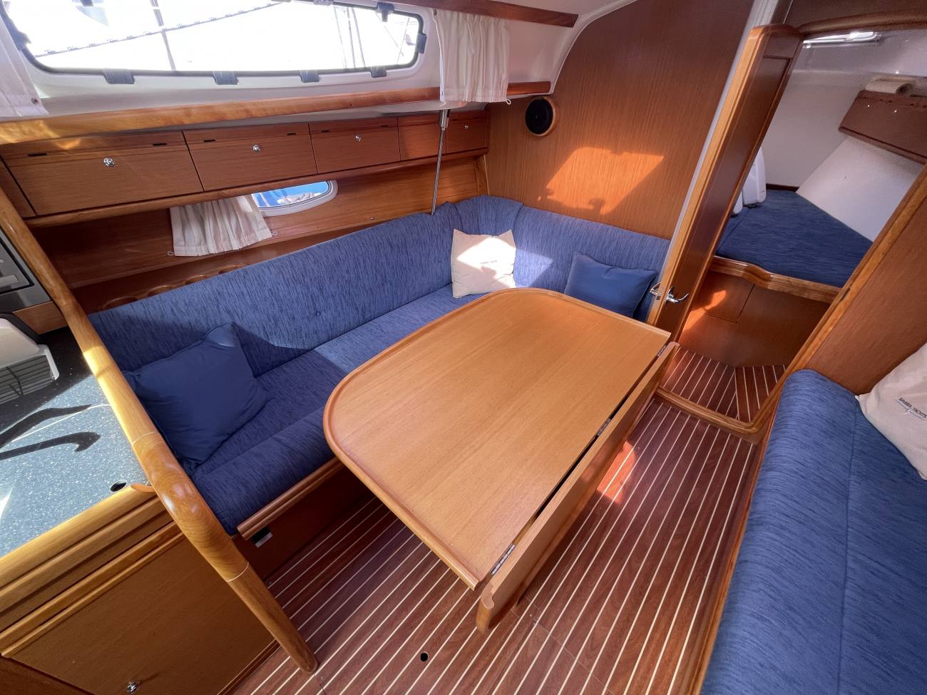 2010 Bavaria 34 Cruiser image 32