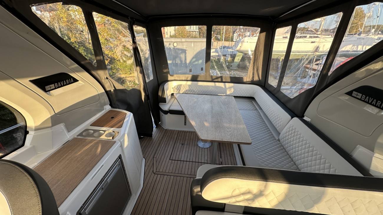 2021 Bavaria S33HT image 19