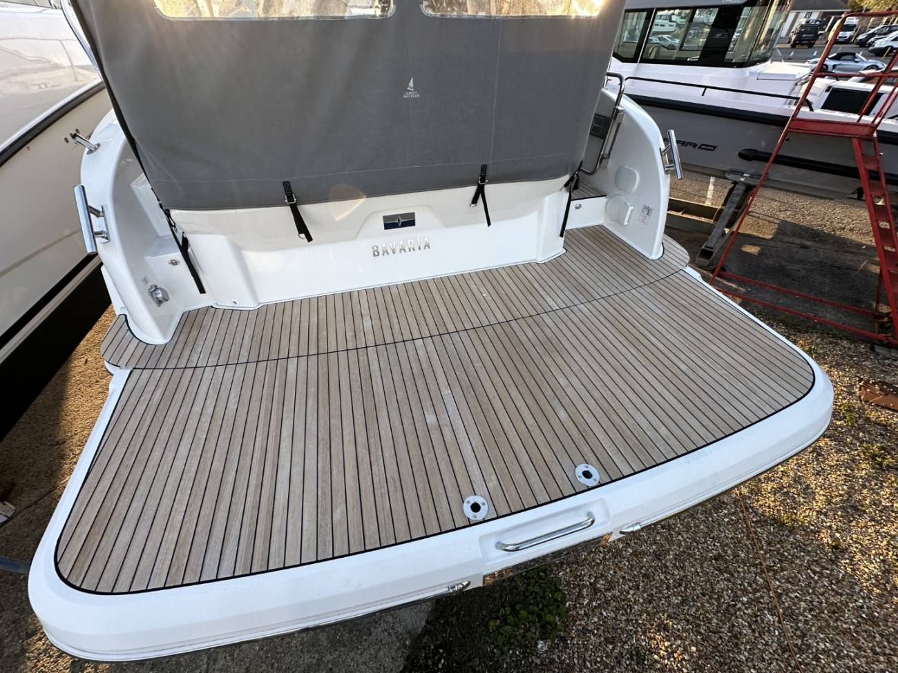 2021 Bavaria S33HT image 13