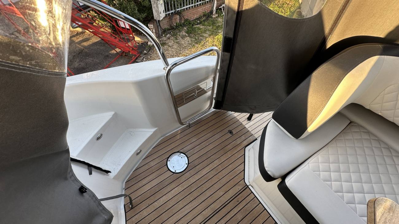 2021 Bavaria S33HT image 17