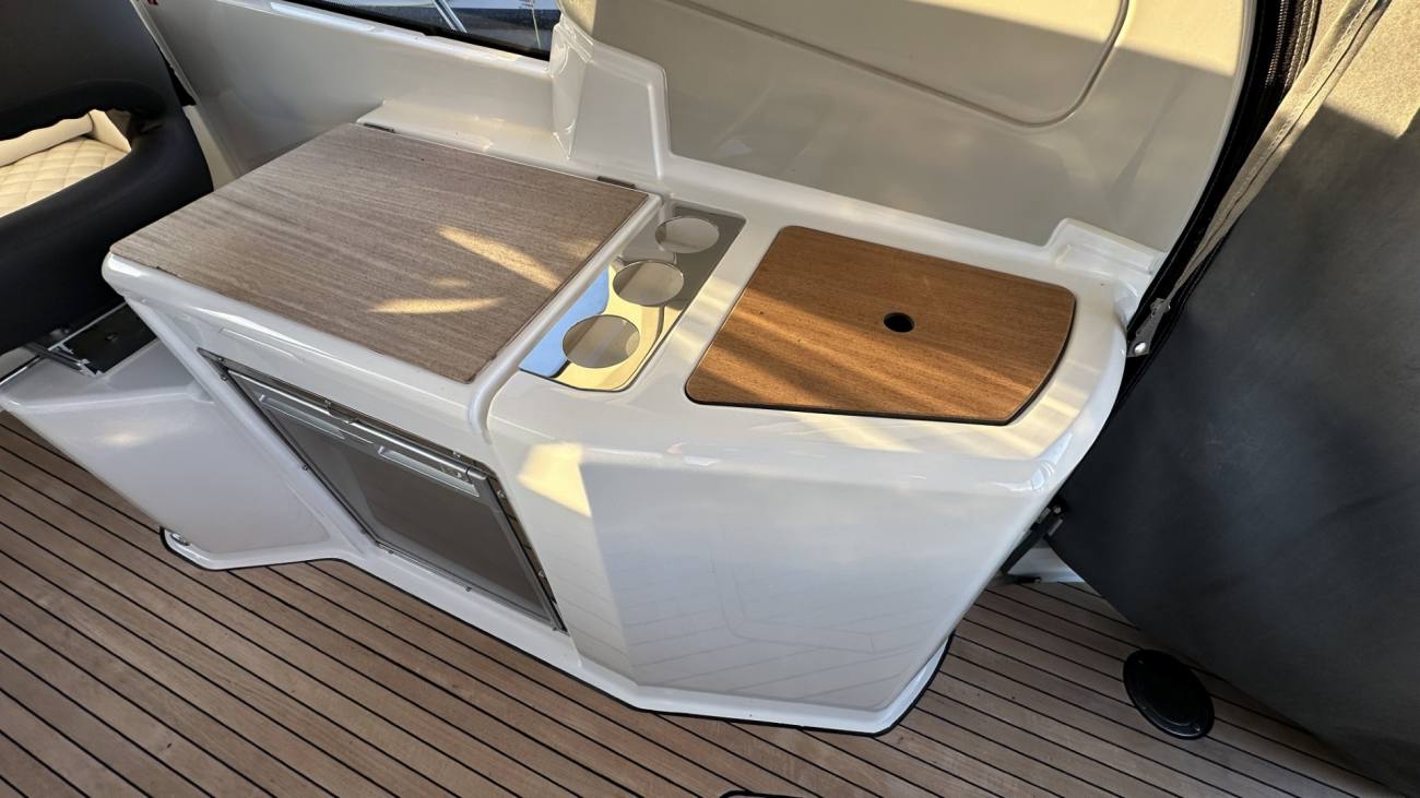 2021 Bavaria S33HT image 21