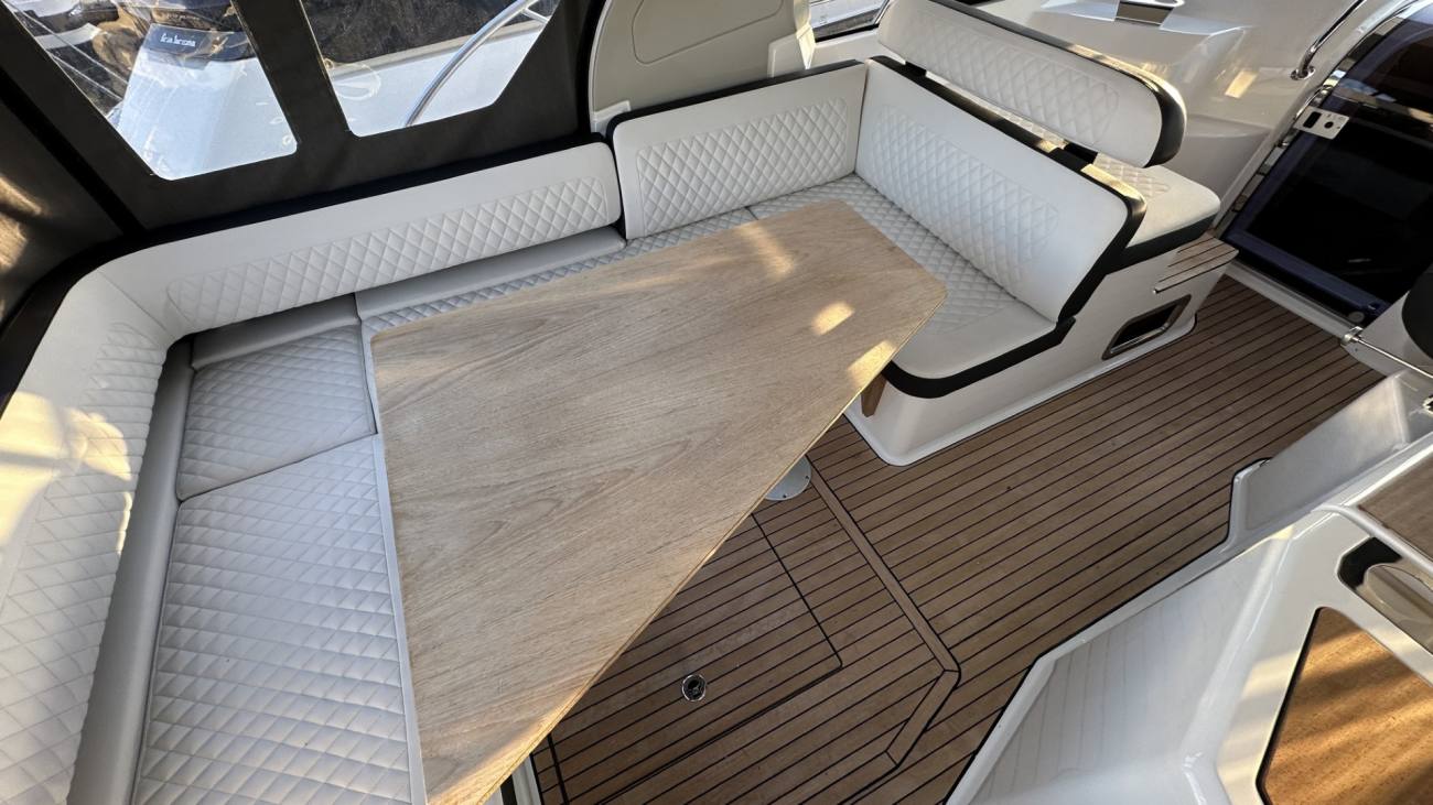 2021 Bavaria S33HT image 16