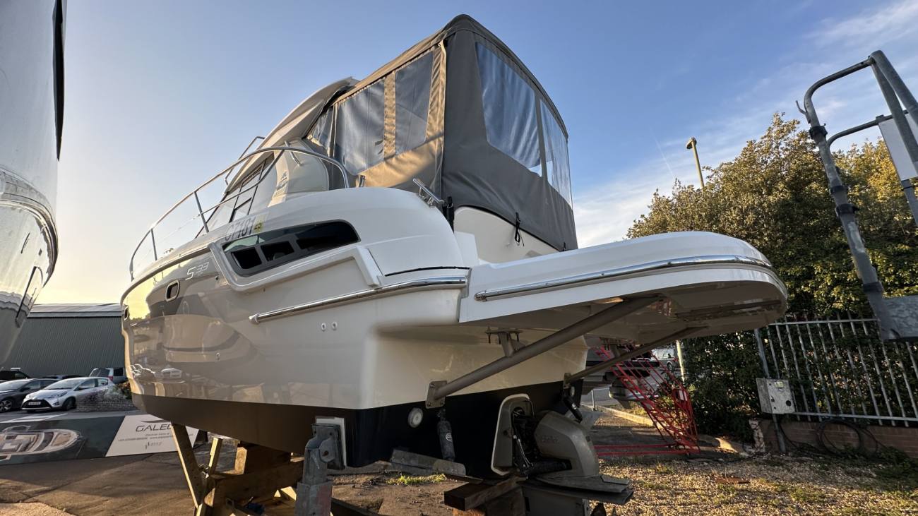 2021 Bavaria S33HT image 11