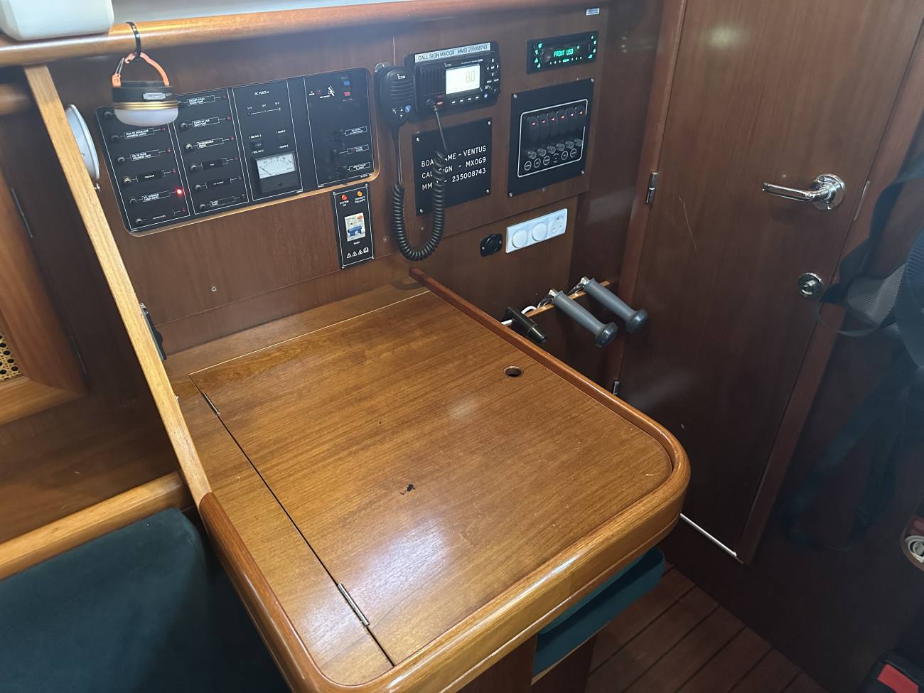 1999 Beneteau Oceanis 36 CC image 35