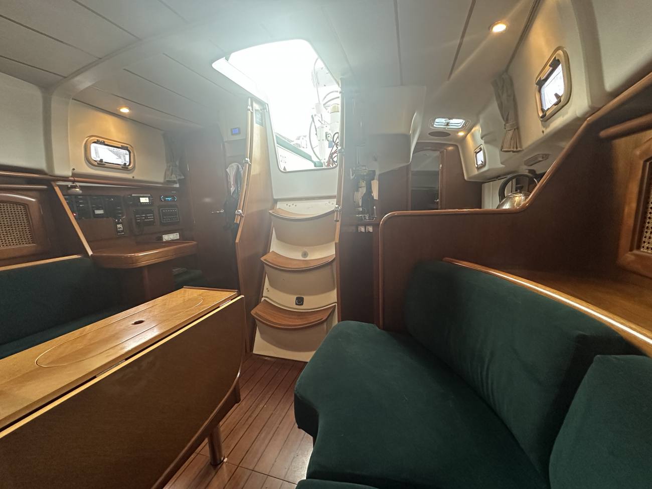 1999 Beneteau Oceanis 36 CC image 2
