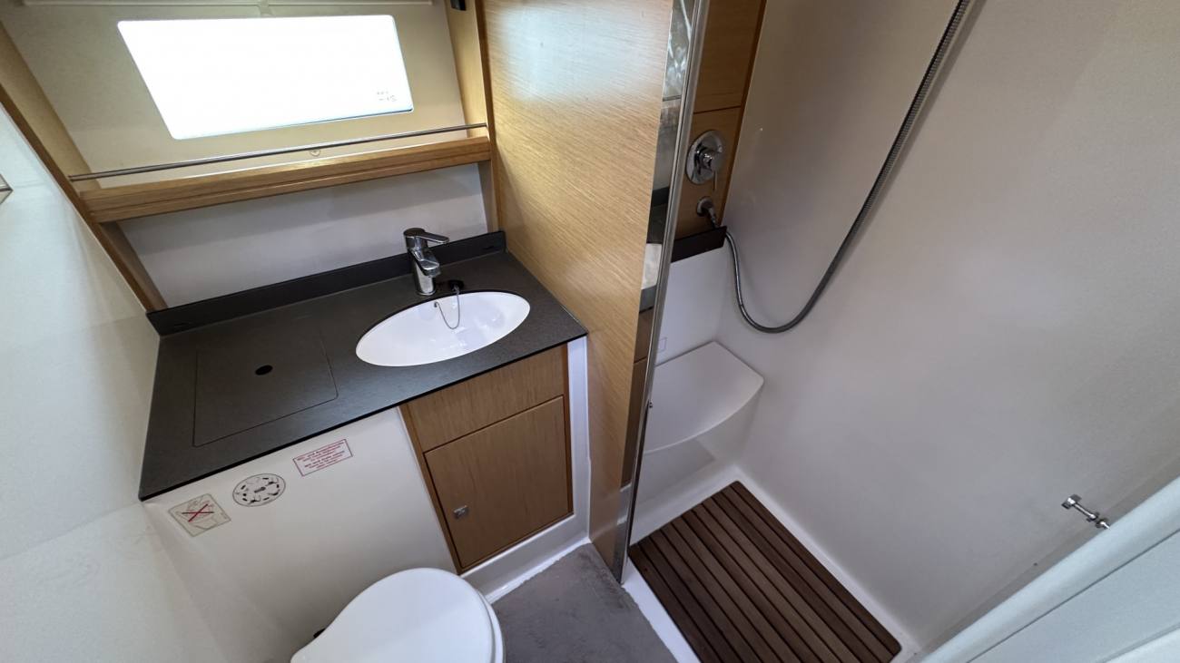 2015 Bavaria Sport 39HT image 3