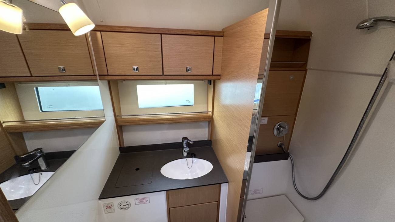 2015 Bavaria Sport 39HT image 2