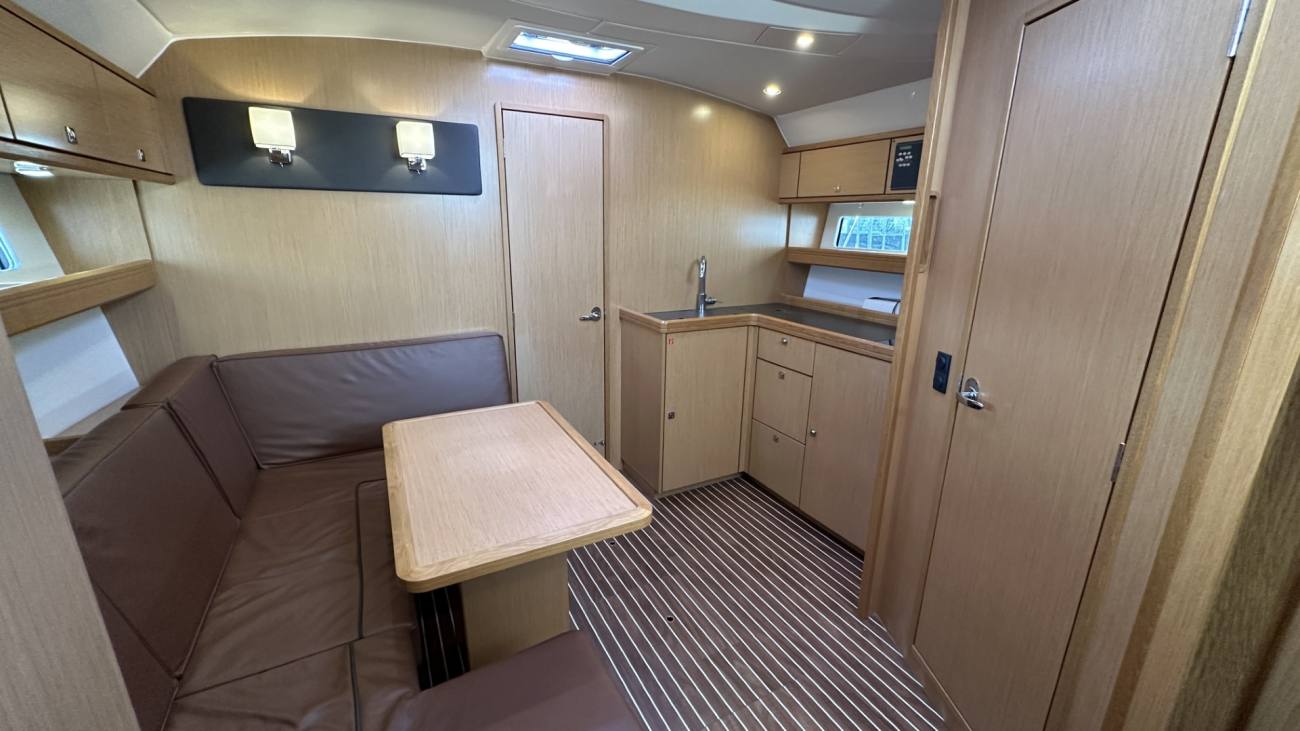 2015 Bavaria Sport 39HT image 17
