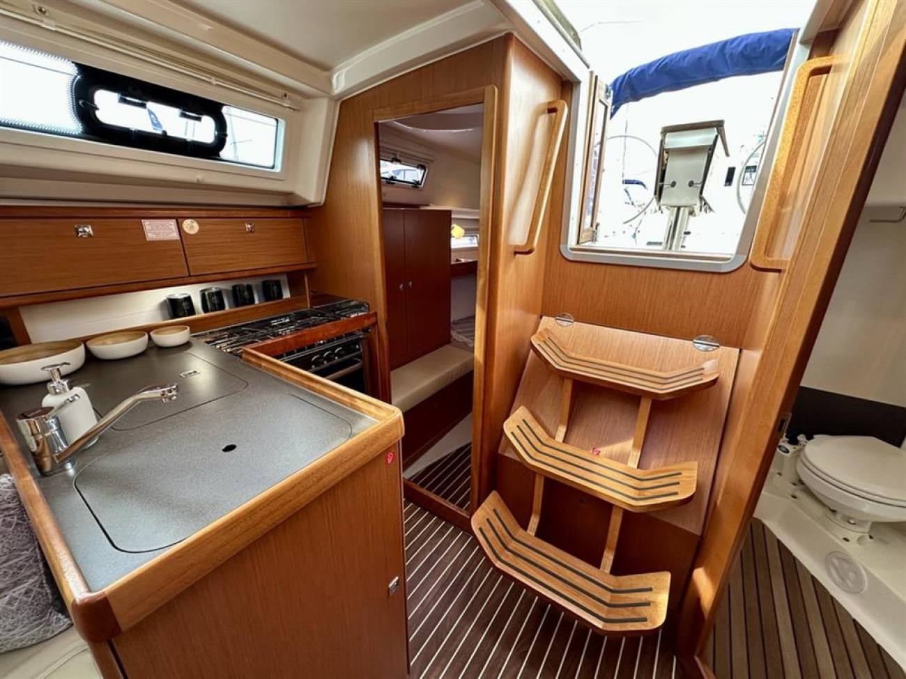 2018 Bavaria Cruiser 34 image 18