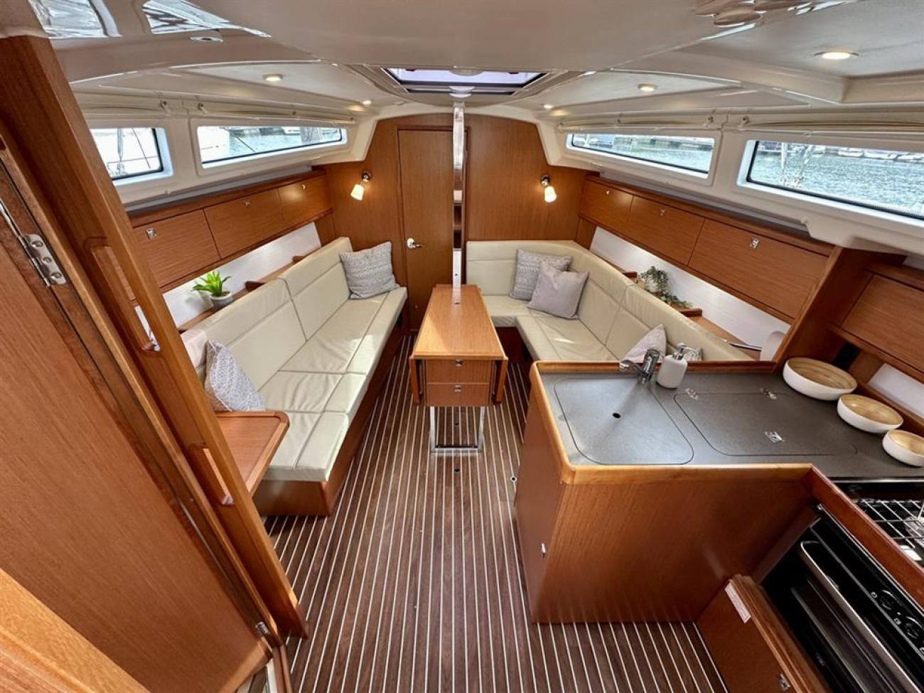 2018 Bavaria Cruiser 34 image 17