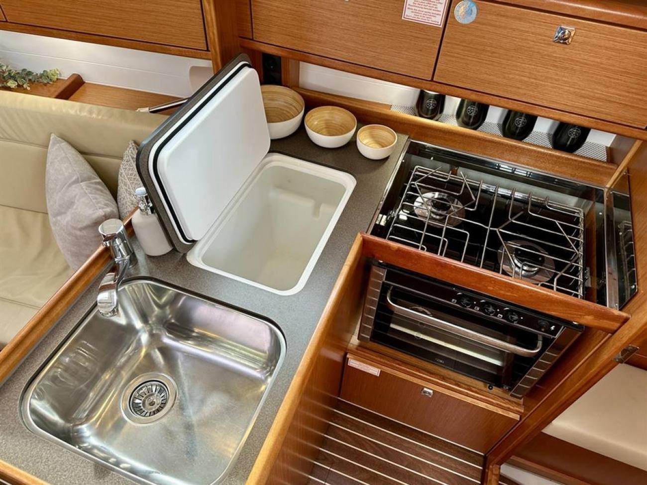 2018 Bavaria Cruiser 34 image 20
