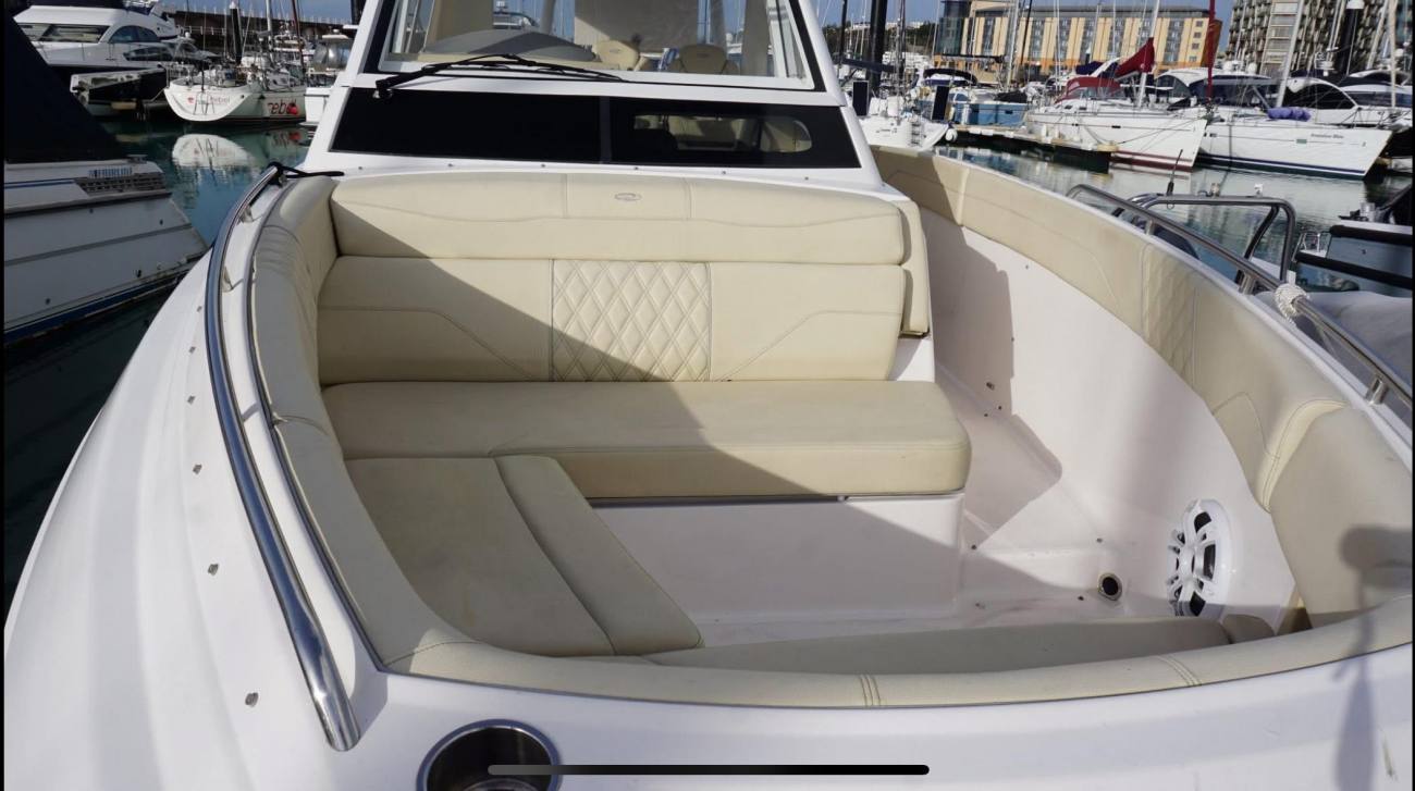 2020 Regal 33 SAV image 4
