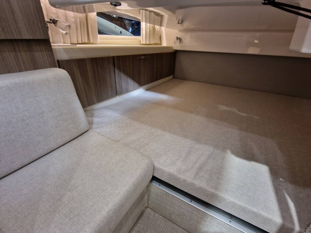 2020 Regal 33 SAV image 6