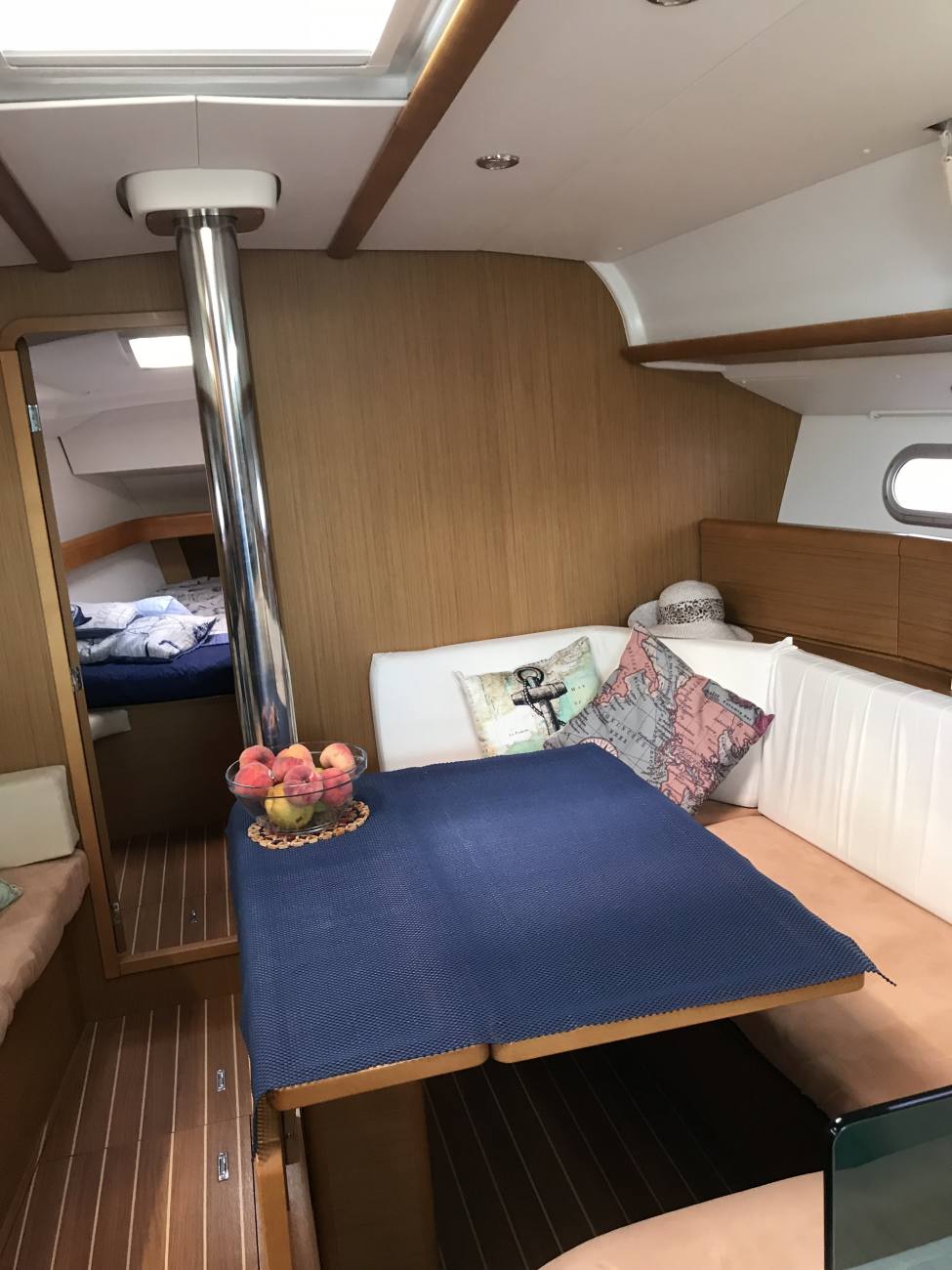 2010 Jeanneau Sun Odyssey 42i image 21