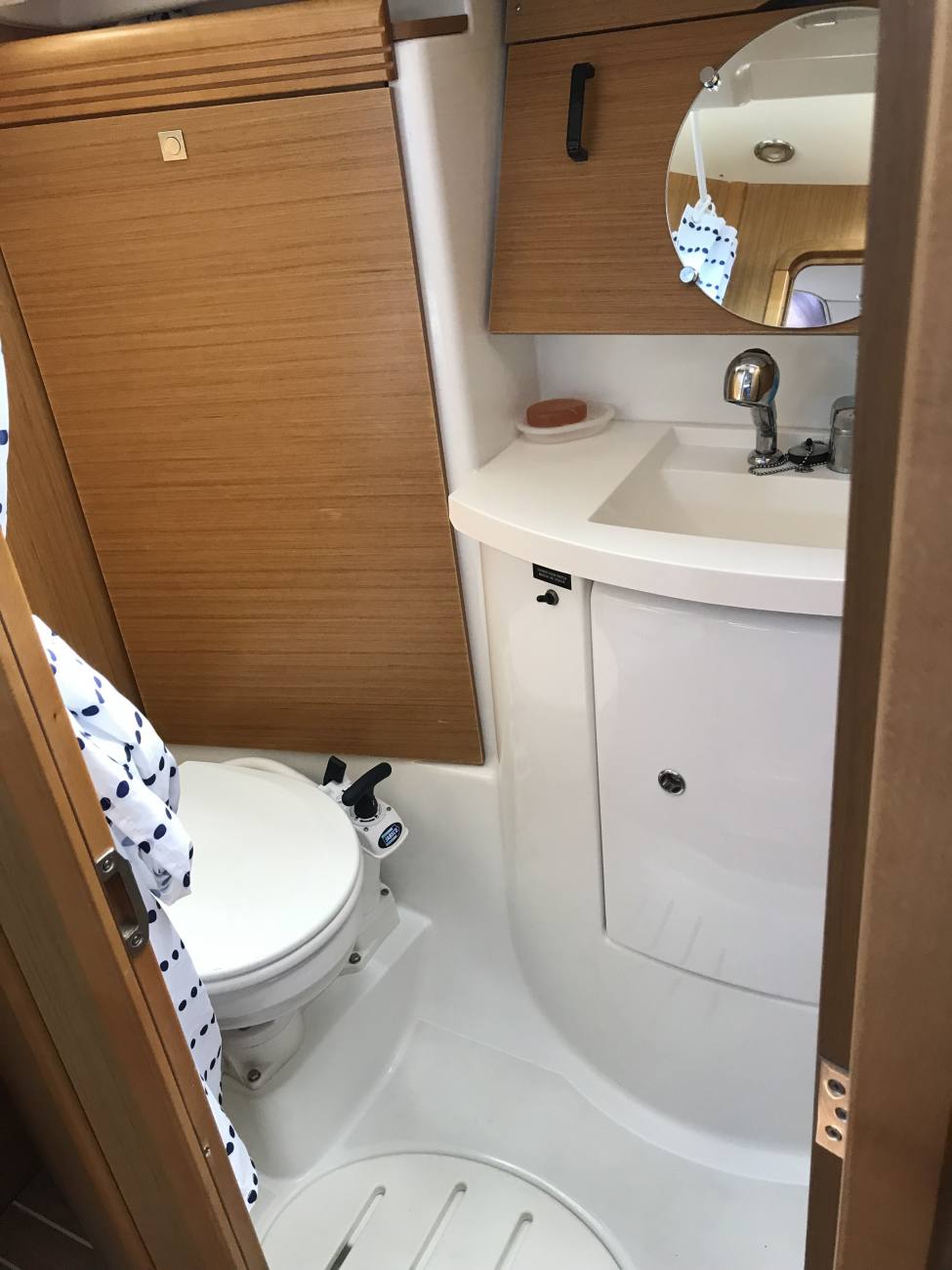 2010 Jeanneau Sun Odyssey 42i image 15