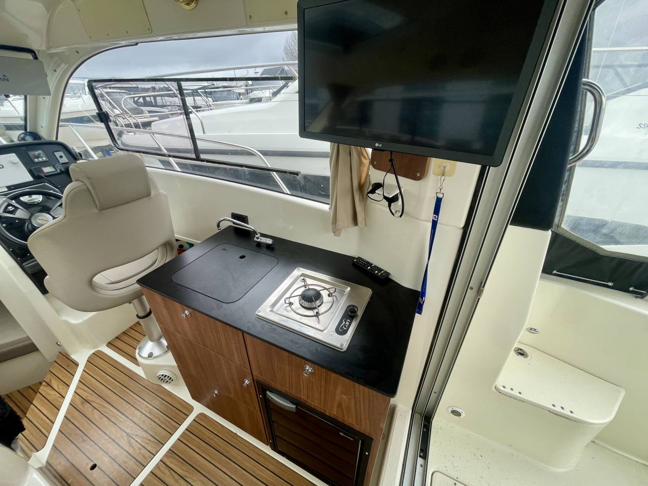 2016 Quicksilver 755 Weekend image 3