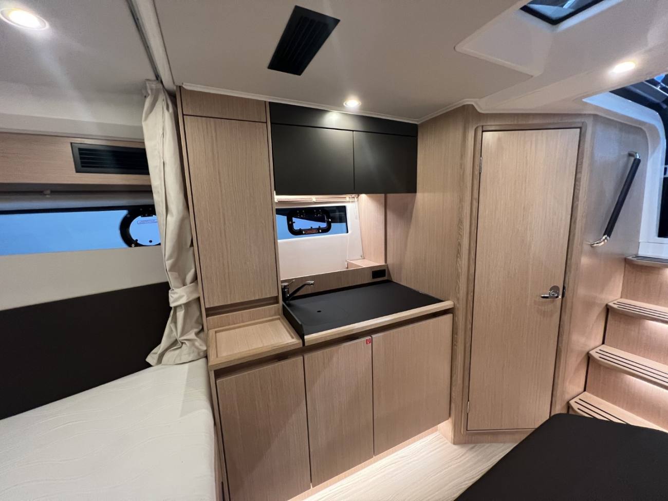 2026 Bavaria SR35 image 4