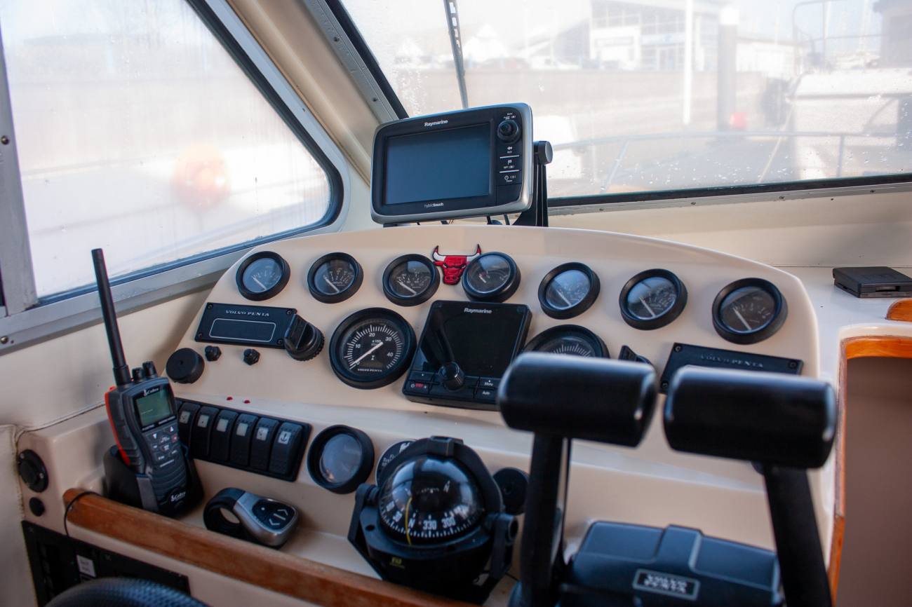 2001 Rodman 800 Flybridge image 5