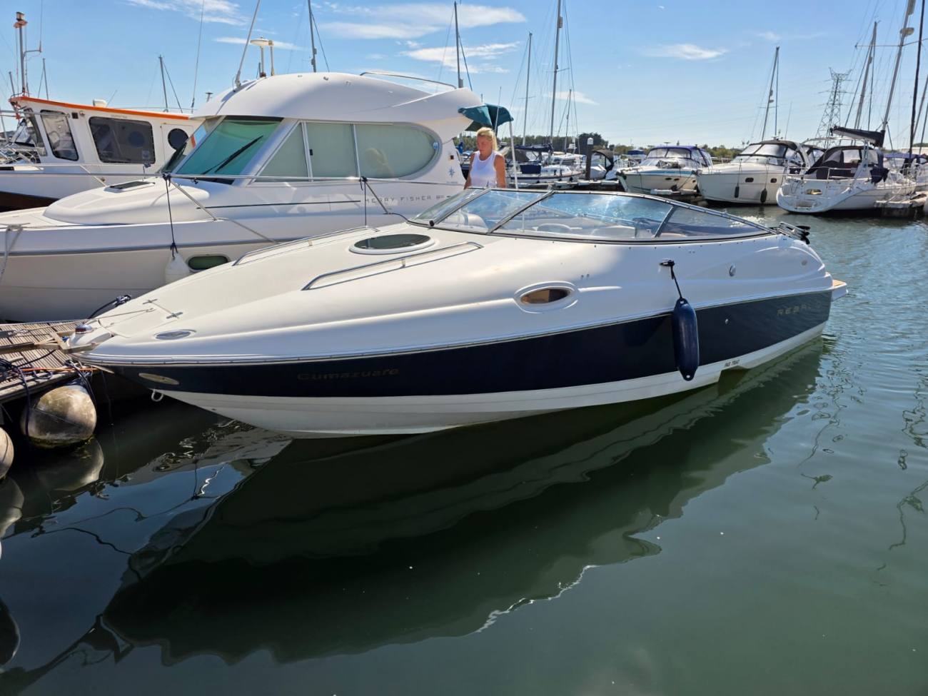 2005 Regal 2450 Cuddy image 13