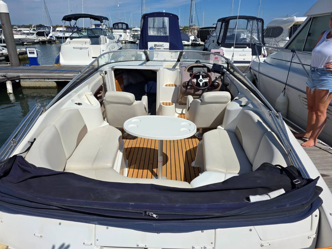 2005 Regal 2450 Cuddy image 17