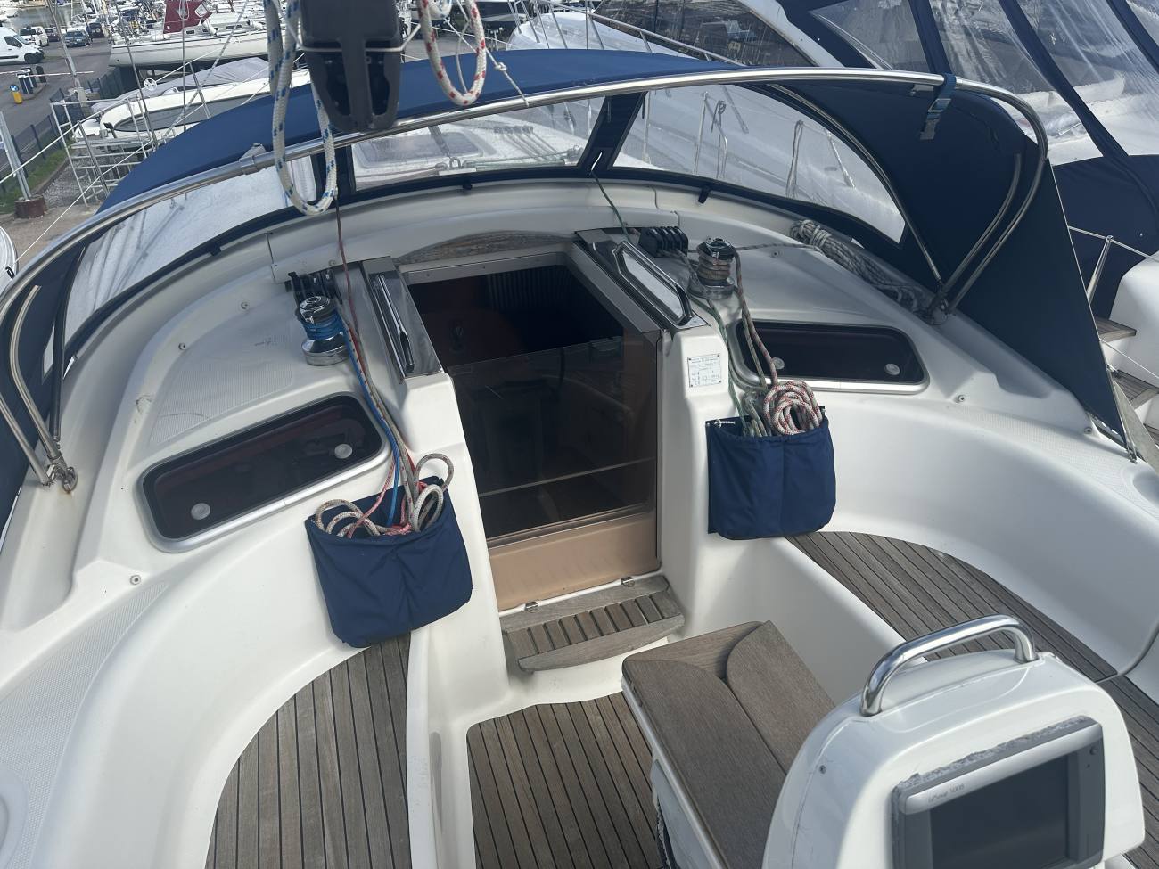 2007 Bavaria 37 Cruiser image 17