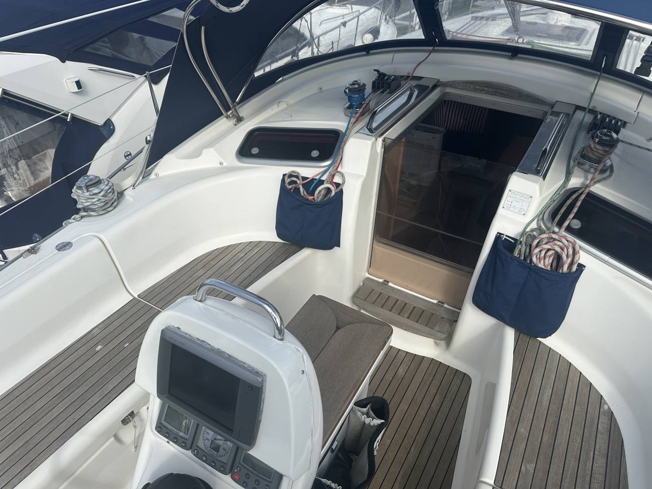 2007 Bavaria 37 Cruiser image 18