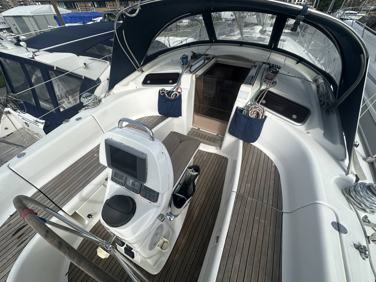 2007 Bavaria 37 Cruiser image 21