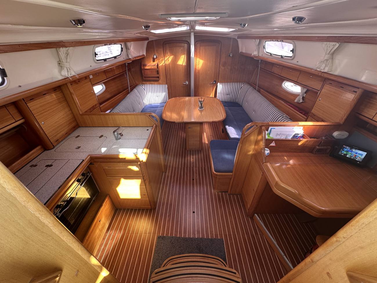 2007 Bavaria 37 Cruiser image 42