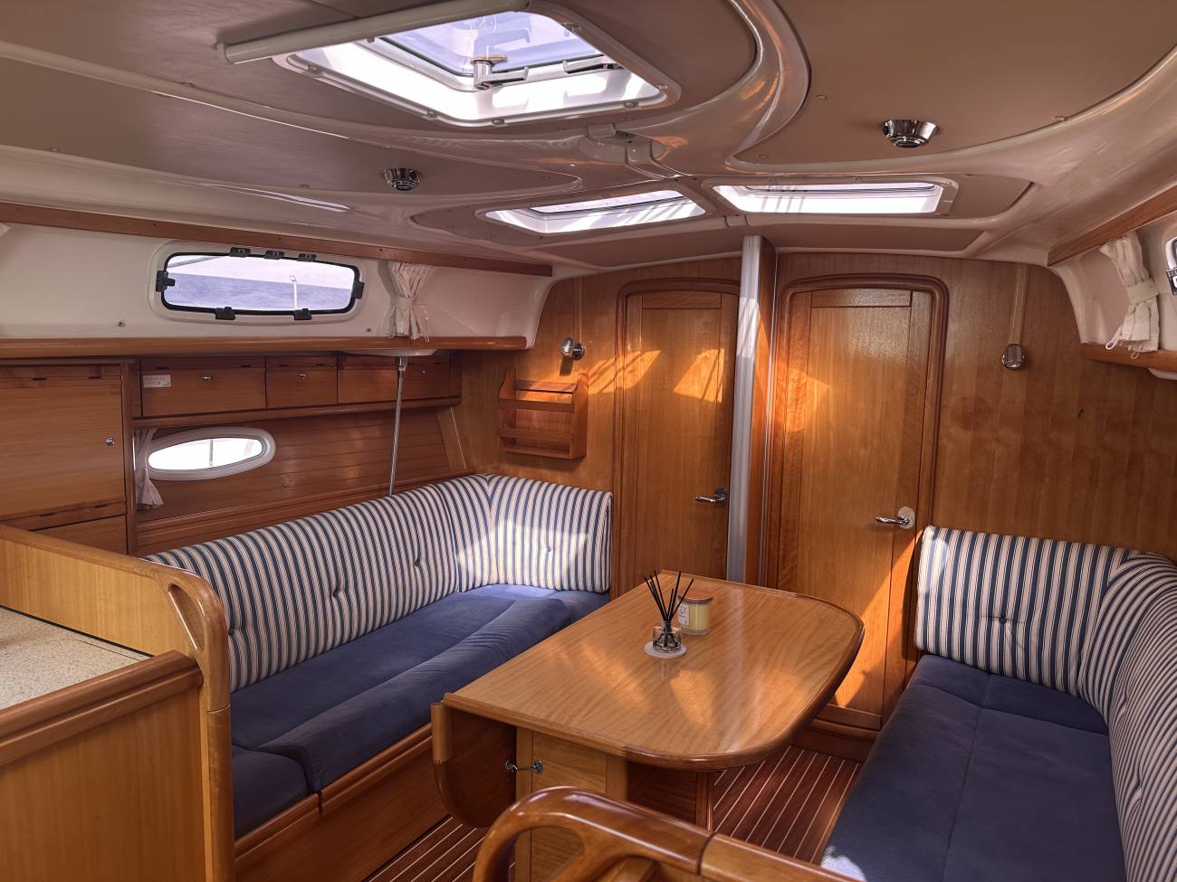 2007 Bavaria 37 Cruiser image 43