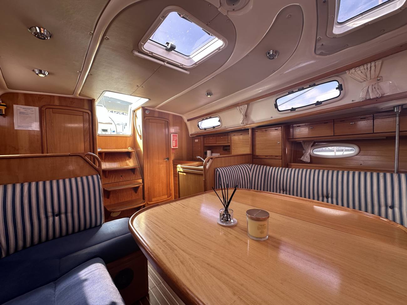 2007 Bavaria 37 Cruiser image 46