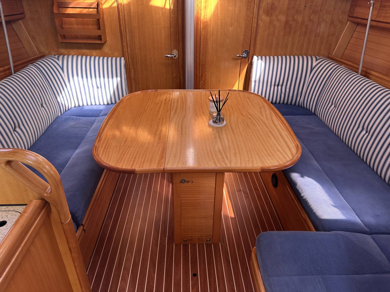2007 Bavaria 37 Cruiser image 50