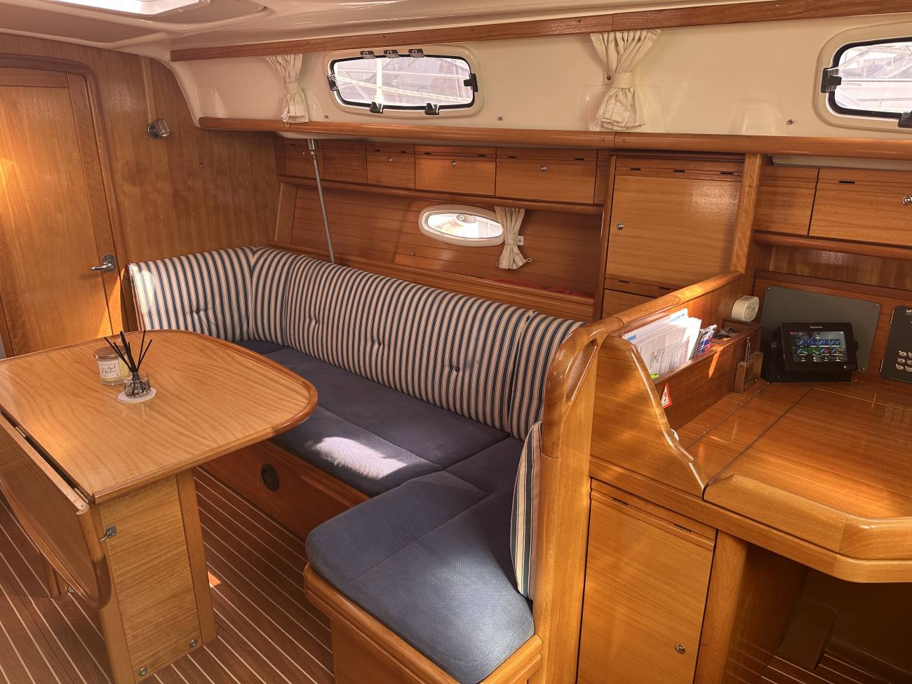 2007 Bavaria 37 Cruiser image 56