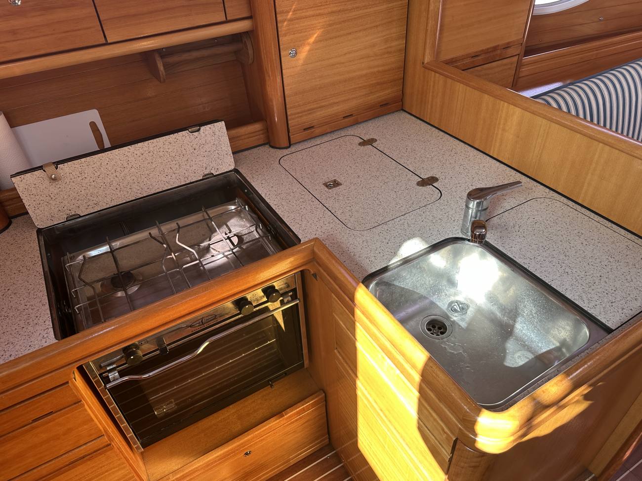 2007 Bavaria 37 Cruiser image 49
