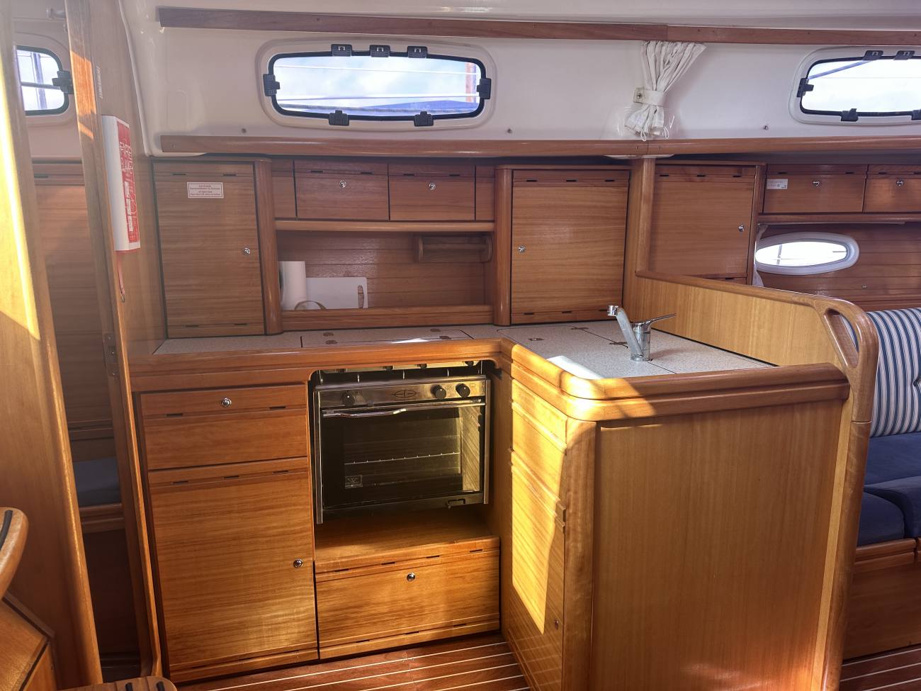 2007 Bavaria 37 Cruiser image 48