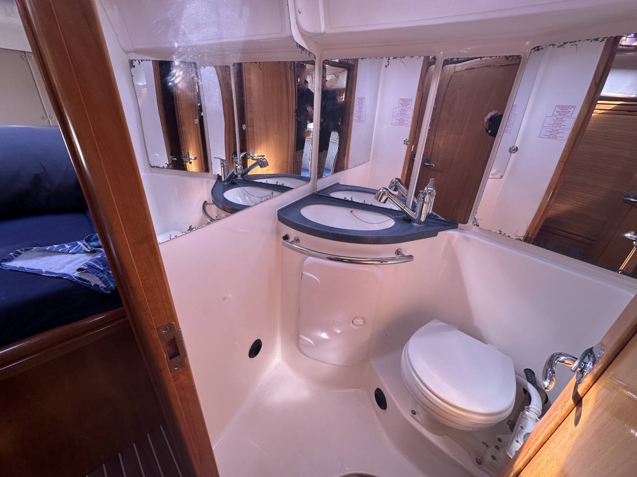 2007 Bavaria 37 Cruiser image 6