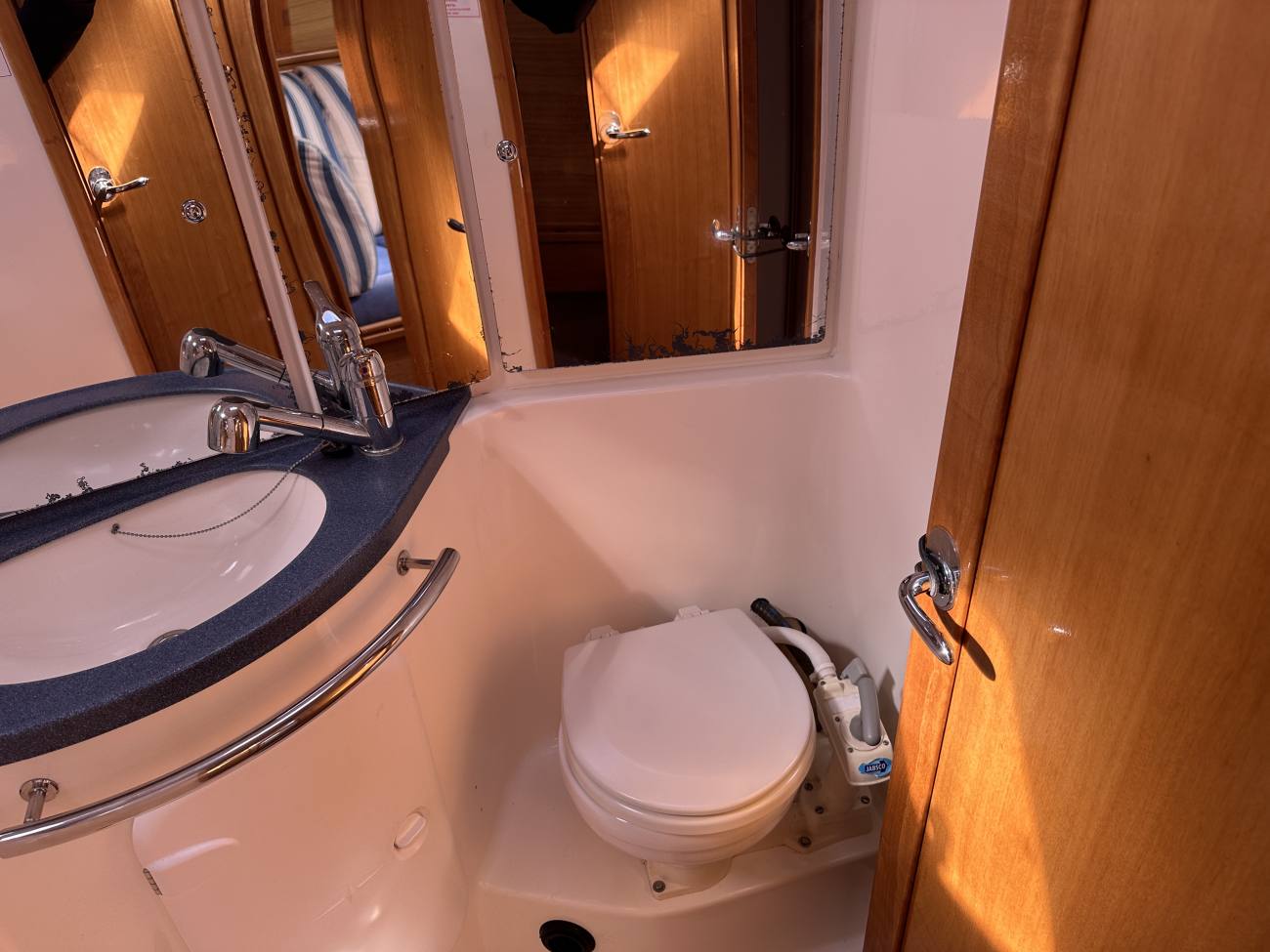 2007 Bavaria 37 Cruiser image 7