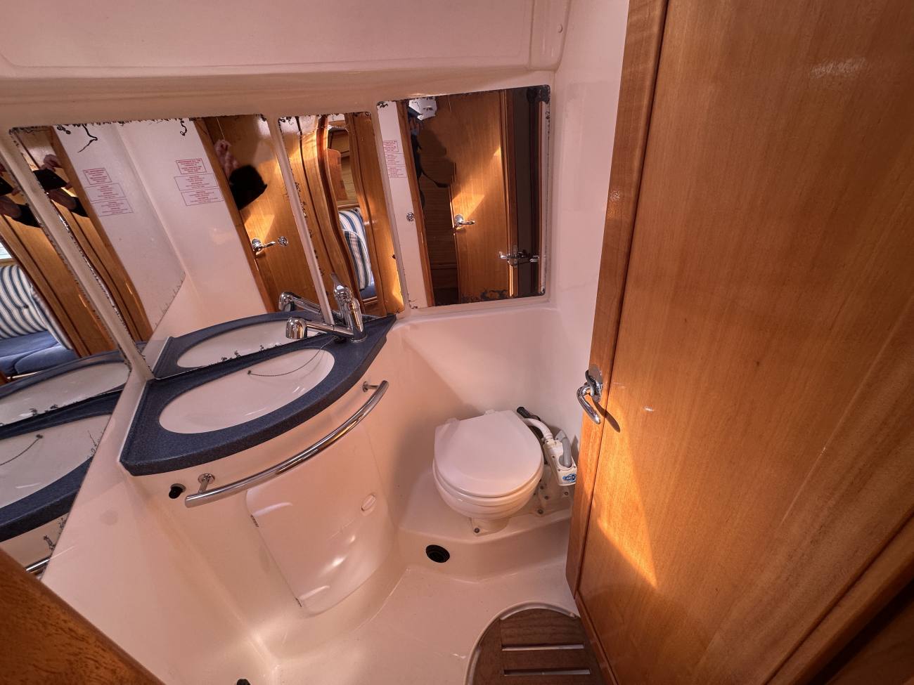 2007 Bavaria 37 Cruiser image 8