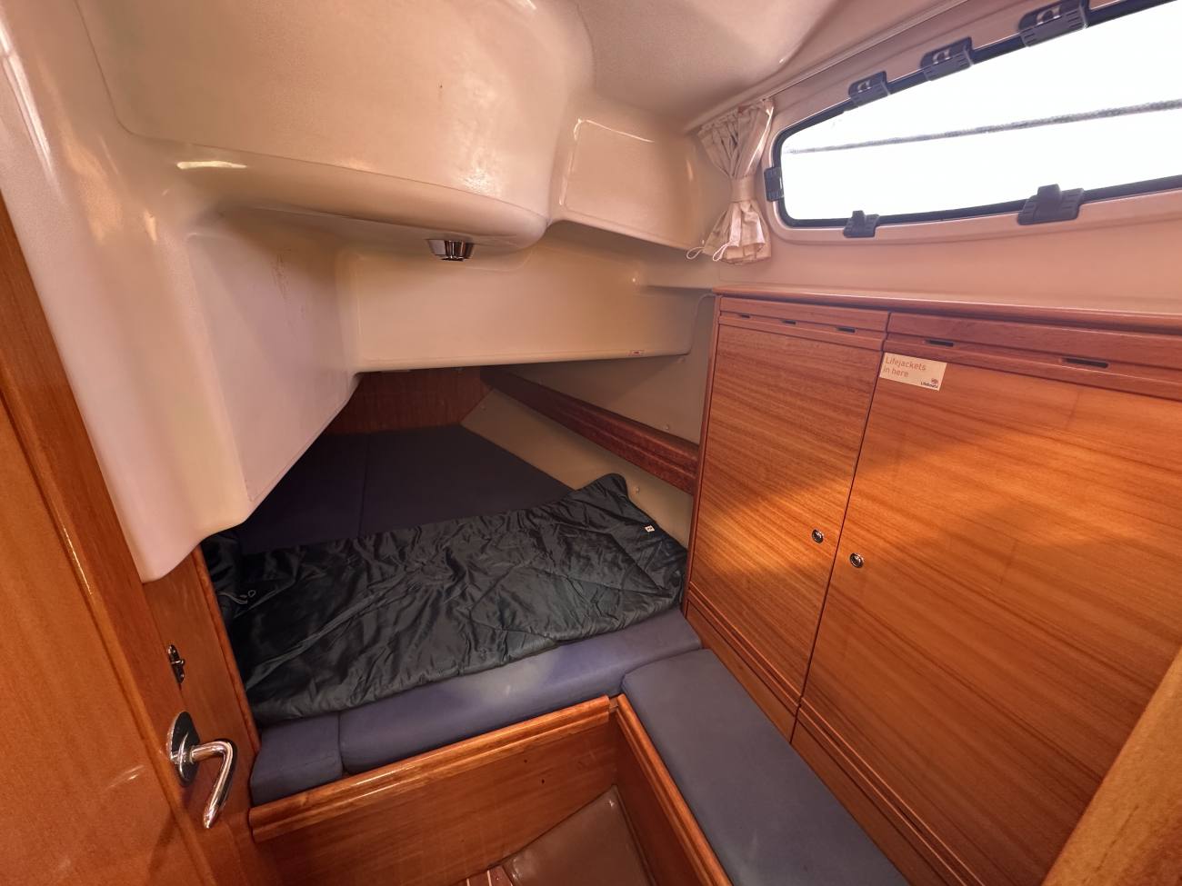 2007 Bavaria 37 Cruiser image 4