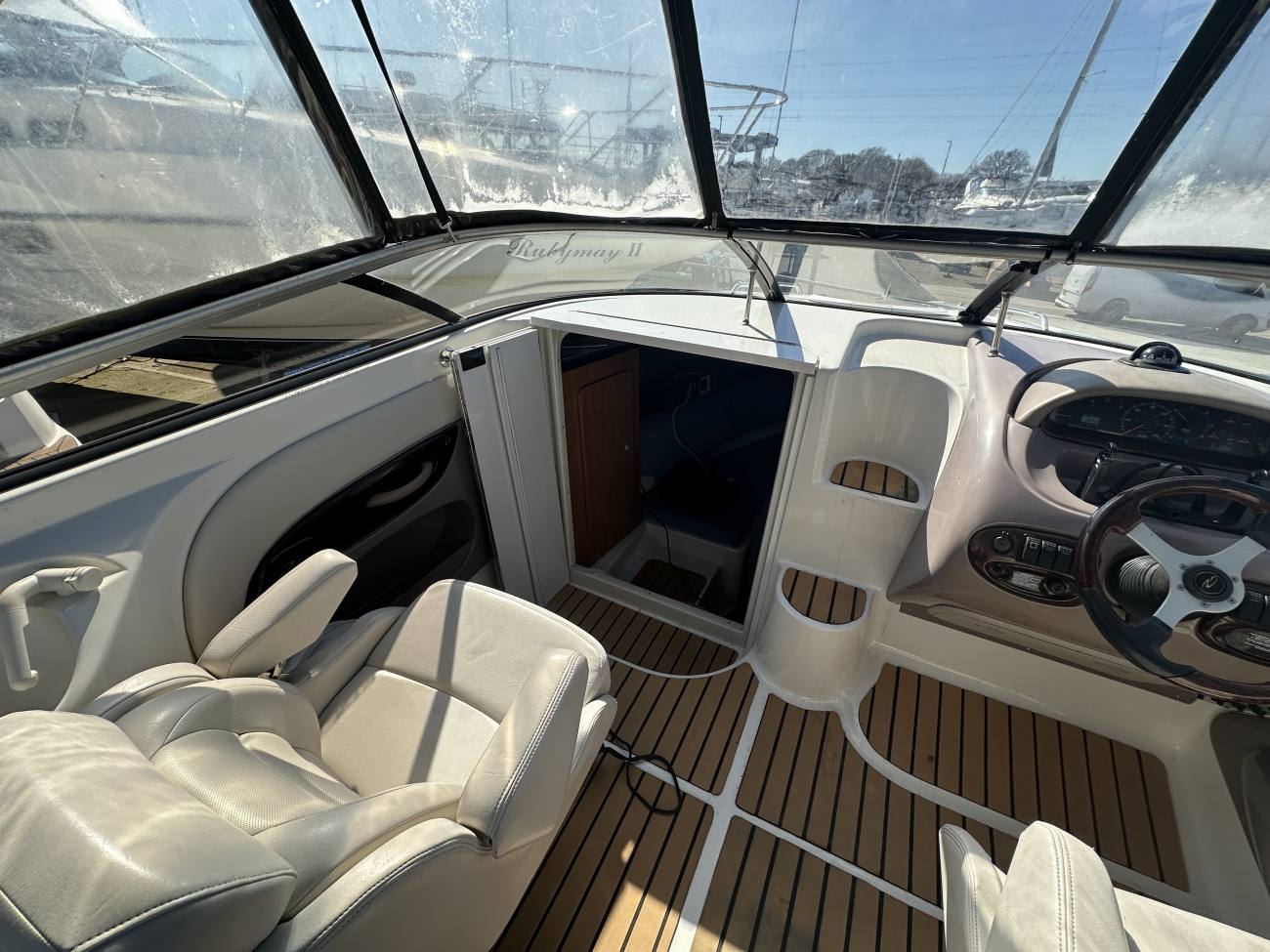 2005 Regal 2450 Cuddy image 2