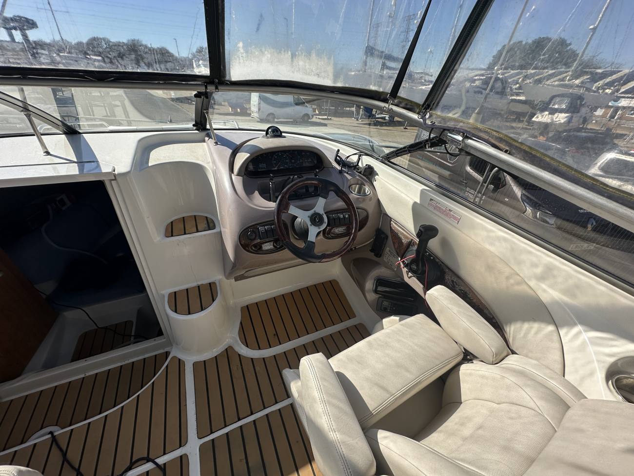 2005 Regal 2450 Cuddy image 3