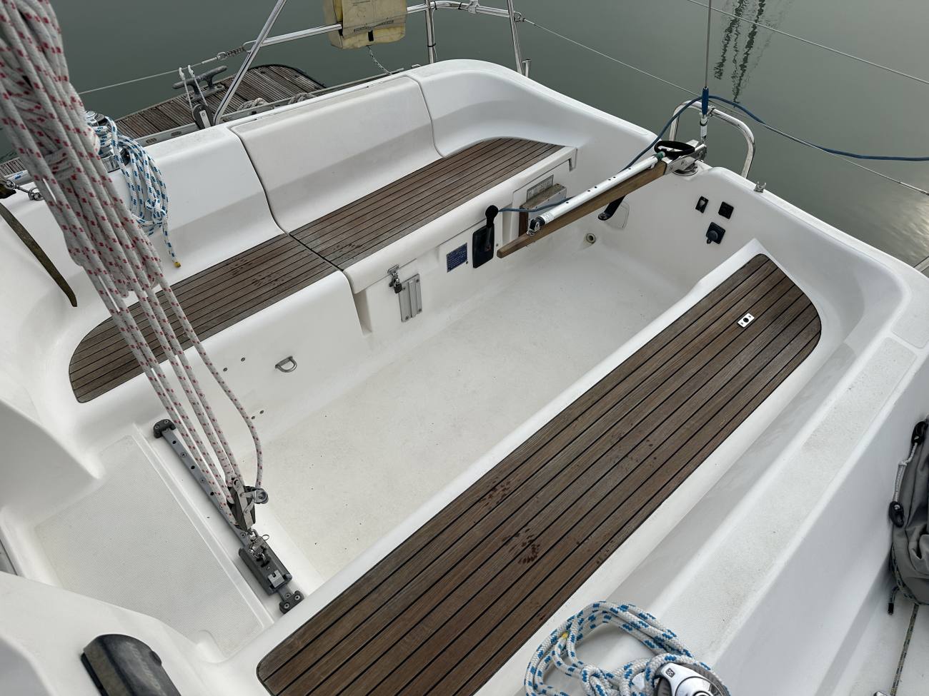 2002 Dufour 32 Classic image 18