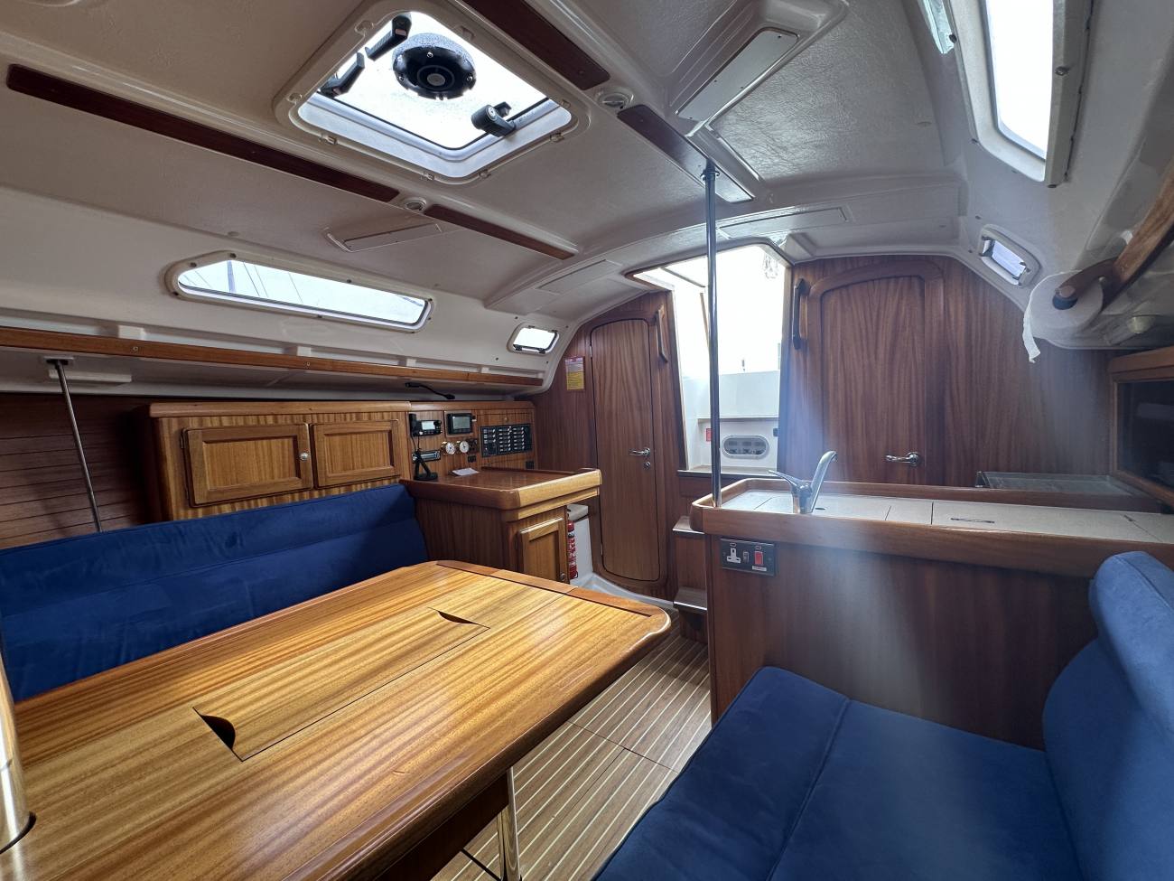 2002 Dufour 32 Classic image 38