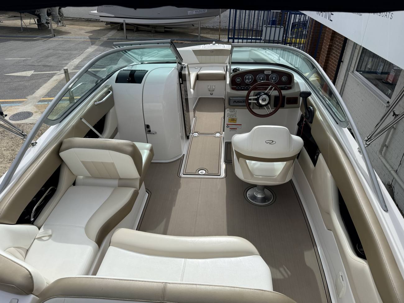 2011 Regal 2220 Fasdeck image 12