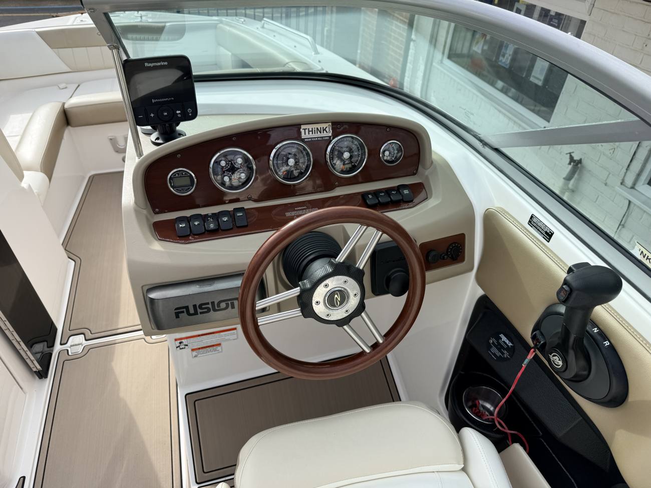 2011 Regal 2220 Fasdeck image 13